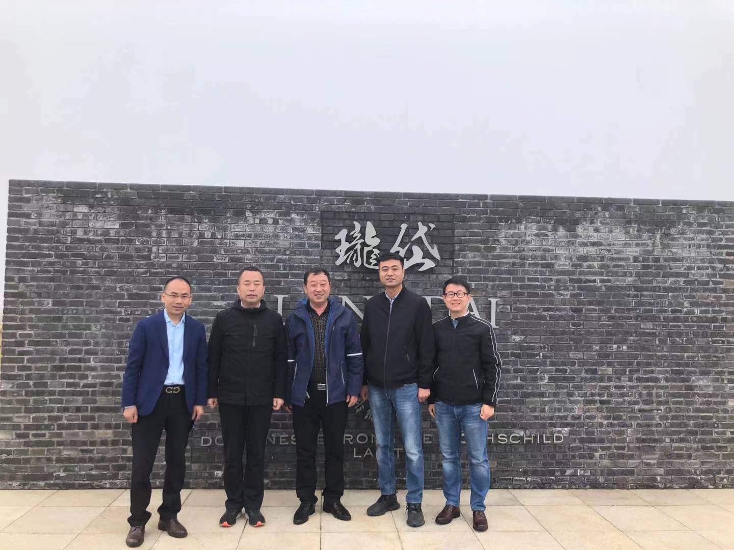 5cf2acc01683494fae8ed807c13f75f4.jpg 5cf2acc01683494fae8ed807c13f75f4.jpg