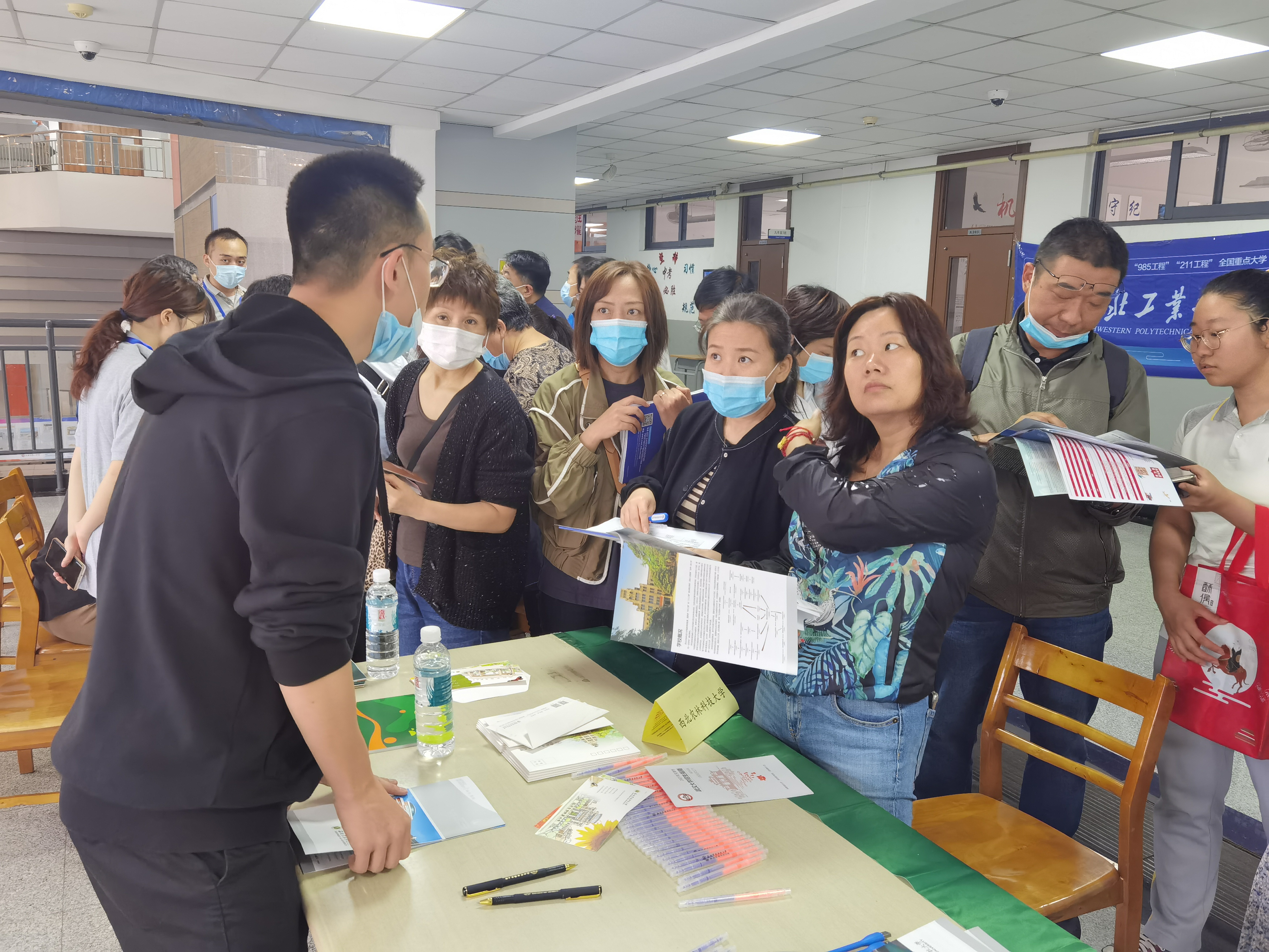 d88736ef863d4681b587af0331f02703.jpg d88736ef863d4681b587af0331f02703.jpg